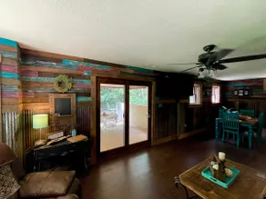 Secluded cabin adjoins Mark Twain National Forest - Image 4