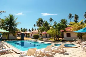 Charming Seaside Place and Pool - Image 3