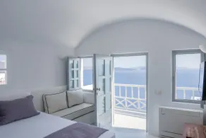 Suite with Outdoor Plunge Pool & Blue Domes View - Image 3