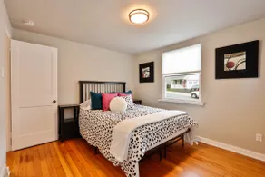 Christmas City Cottage- 1.5 miles to Main Street - Image 3