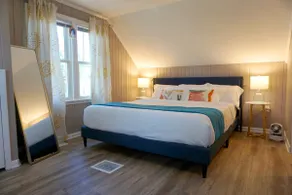Vibrant Getaway! 2 Baths + Walk in Shower, Great Amenities & Value - Image 3