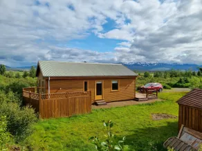 Cozy 3-bedroom cabin with stunning view - Image 4
