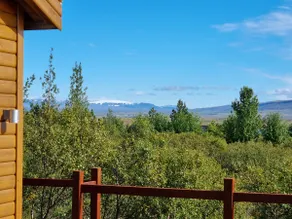 Cozy 3-bedroom cabin with stunning view - Image 3