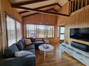 Cozy 3-bedroom cabin with stunning view - Image 5