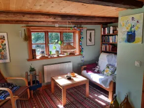 Small cottage on a farm with lovely lake views - Image 2