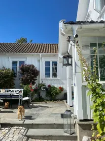 Charming guest house with hot tub - Image 2