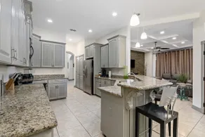 Luxurious in a quiet neighborhood with a pool - Image 4
