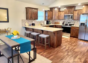 Pool Access and Pet Friendly! Close to Marina - Image 3