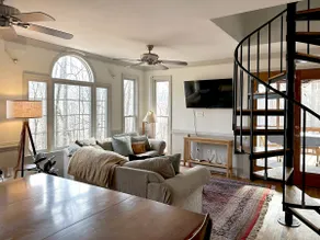 2-Bedroom Mountain Cabin perched among the trees - Image 2