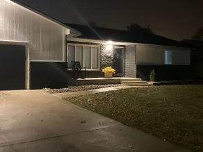 MAC House - Newly Renovated - With Backyard Spa - Image 3