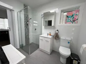 Modern 1 bedroom studio free parking close to CBD - Image 5