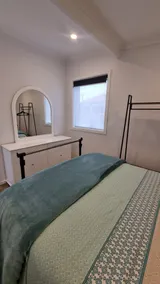 Modern 1 bedroom studio free parking close to CBD - Image 4