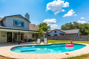 Vintage 6BR Home / Pool & Game Lounge - Image 2