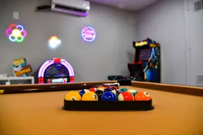 Vintage 6BR Home / Pool & Game Lounge - Image 3