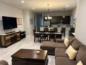 Modern peaceful home close to ramps 6 and 7 - Image 4