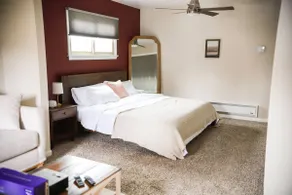 Hillside Villa-3 Bedroom House Near Downtown - Image 2