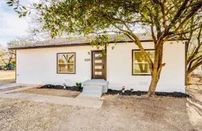 Chic and Cozy Dallas Retreat - Image 4