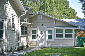 Adorable 1-bedroom right on the bike trail - Image 3