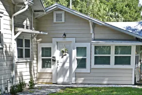 Adorable 1-bedroom right on the bike trail - Image 2