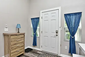 Adorable 1-bedroom right on the bike trail - Image 4