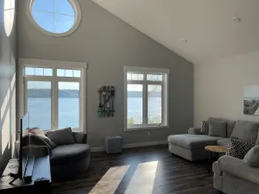 Beautiful Four Bedroom Lakefront Cottage Echo Lake - Image 5