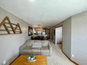 Creekside condo w/full kitchen, close to trails - Image 3