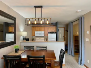 Creekside condo w/full kitchen, close to trails - Image 5