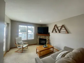 Creekside condo w/full kitchen, close to trails - Image 2