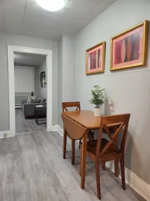 Cozy Suite Downtown w/ Private Entrance & Kitchen - Image 5