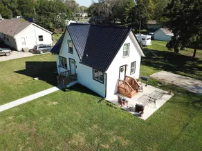 Cheerful 3 bedroom home in a quiet small town - Image 2