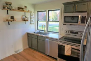Cheerful 3 bedroom home in a quiet small town - Image 4
