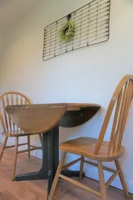 Cheerful 3 bedroom home in a quiet small town - Image 5