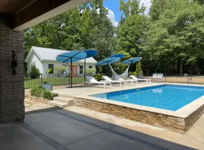 Guest house by the pool - Image 2