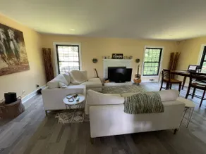 Cheerful, southwest-inspired heartland hideaway. - Image 2