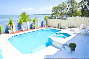 Lakeside Luxury - Image 3