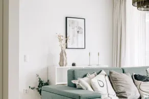 Modern Flat w/ Balcony in Waterfront Suburb - Image 5