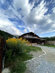 Cottage at the foot of the mountains with a ciubăr - Image 4