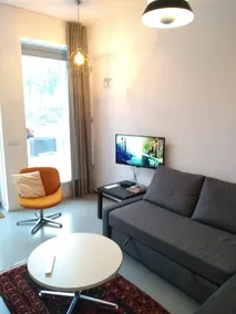 Studio 2 pièces avec salle de bain dans villa de ville avec parking privé gratuit - Image 2