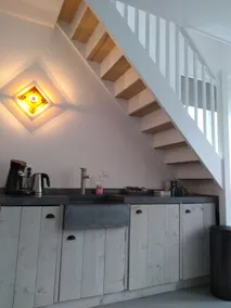 Studio 2 pièces avec salle de bain dans villa de ville avec parking privé gratuit - Image 3
