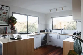 Driftwood Rest Binalong Bay Sleeps 4 - Image 3