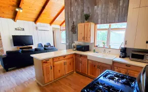 Redwood Retreat, River Access, Mountains & Nature - Image 3