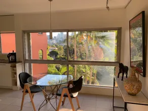 Sunny 1 Bedroom City Apartment with Rooftop Pool - Image 2