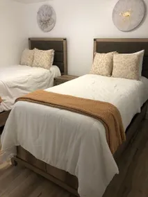 Amazing 2 bedroom in the heart of Holladay - Image 3