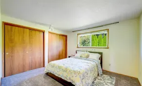 COZY 2-BEDROOM SUMNER RETREAT - Image 5