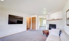 COZY 2-BEDROOM SUMNER RETREAT - Image 3