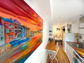 Studio with off-street parking, private entrance - Image 5
