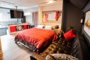 Artistic 3 Bed Apartment 4 Creatives - Image 5