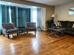 Oaks-Beautiful 2-Bed, 2-Bath w/Private Parking - Image 5