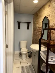 Oaks-Beautiful 2-Bed, 2-Bath w/Private Parking - Image 3