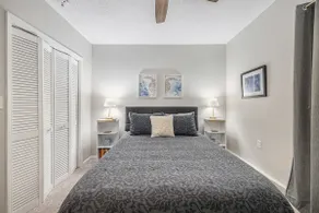 Pet Friendly & Convenient 2 Bedroom with private fenced in yard and Hottub  - Image 4